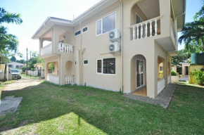  GT Self Catering Apartments  Бо Валон
